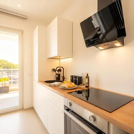 Dimora Venera-modern Comfort With Private Parking Apartament Bari